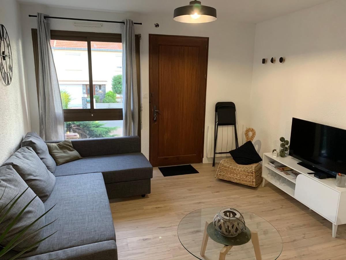 Logement Renove Et Moderne Au Sacre Coeur ショレ エクステリア 写真